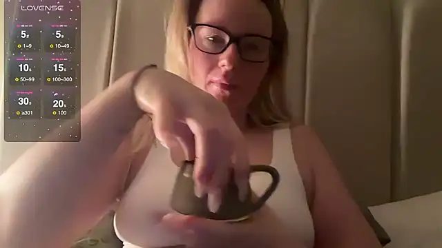 redheadrosie69 online show from February 26, 2025, 6:37 am