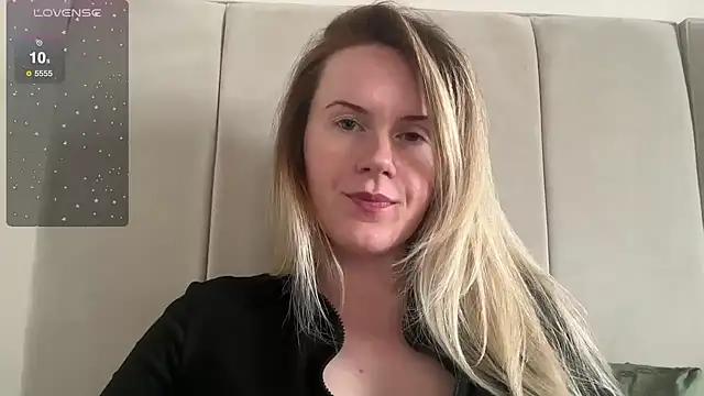 redheadrosie69 online show from February 26, 2025, 2:46 pm