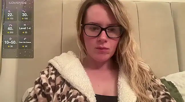 redheadrosie69 online show from March 2, 2025, 8:07 pm