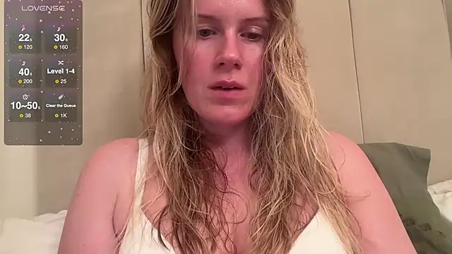 redheadrosie69 online show from March 7, 2025, 7:38 pm