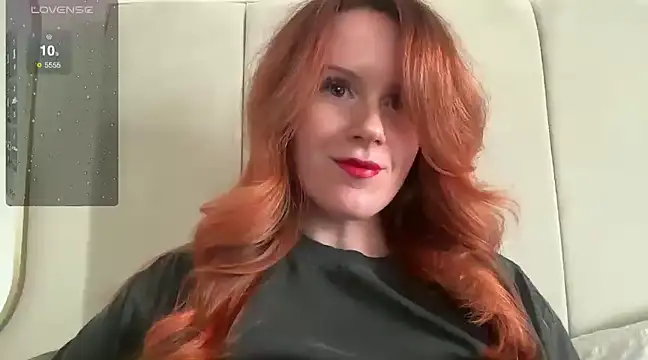 redheadrosie69 online show from March 13, 2025, 2:01 pm
