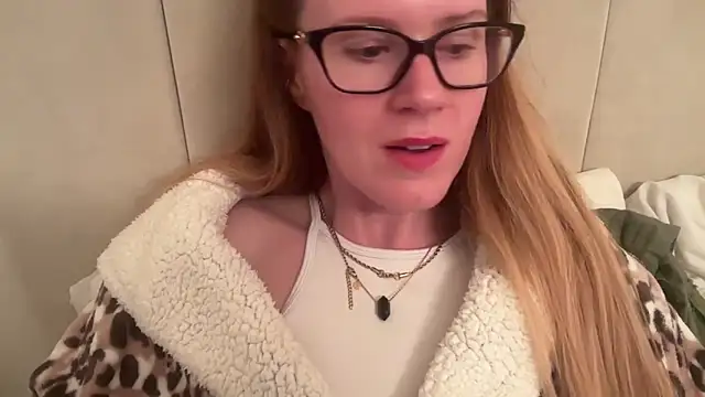 redheadrosie69 online show from September 14, 2025, 6:51 pm