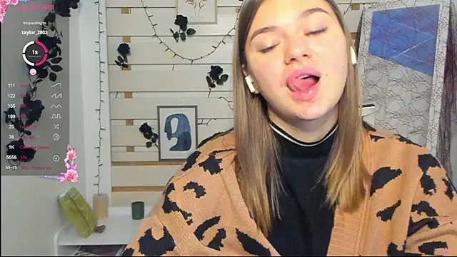 Josephine Kiss online show from October 31, 2025, 9:21 am