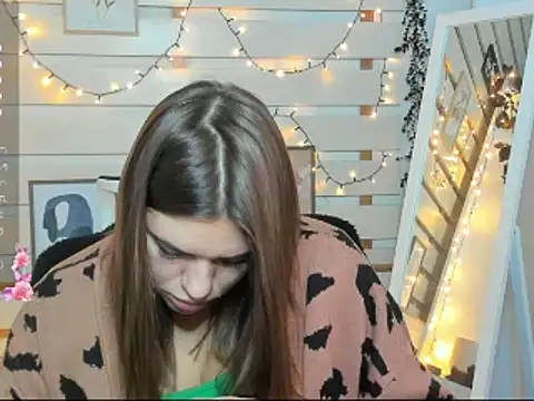 Josephine Kiss online show from November 30, 2025, 1:15 pm