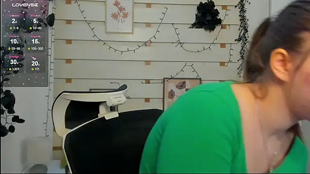 Josephine Kiss online show from February 7, 2026, 1:26 pm