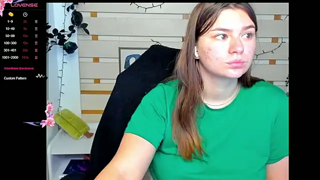 Josephine Kiss online show from May 11, 2026, 12:44 pm