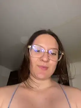 Snapshot of livgomez chatting on February 23, 2025, 1:24 am livgomez online show from February 23, 2025, 1:24 am