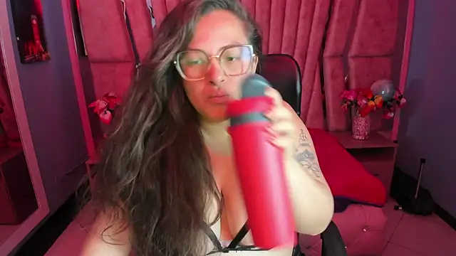 Snapshot of SaraThomso chatting on September 27, 2025, 3:22 am SaraThomso online show from September 27, 2025, 3:22 am