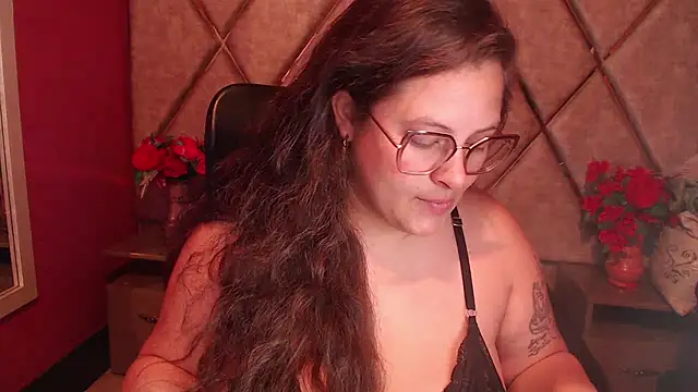 Snapshot of SaraThomso chatting on October 3, 2025, 3:47 am SaraThomso online show from October 3, 2025, 3:47 am