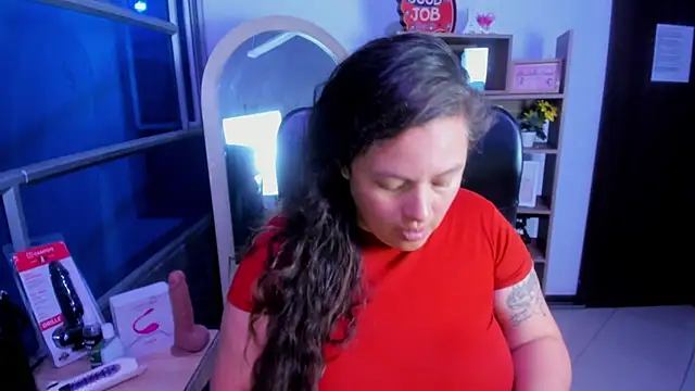 Snapshot of SaraThomso chatting on November 11, 2025, 3:17 am SaraThomso online show from November 11, 2025, 3:17 am