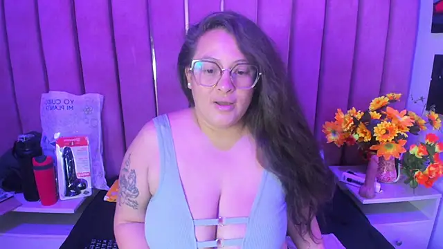 Snapshot of SaraThomso chatting on November 12, 2025, 3:29 am SaraThomso online show from November 12, 2025, 3:29 am