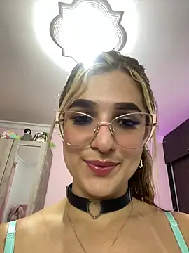 caroline jonson online show from December 15, 2024, 8:15 pm