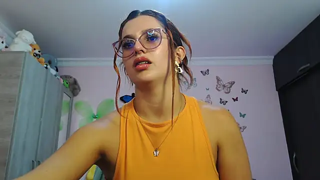 caroline jonson online show from November 18, 2025, 7:29 pm