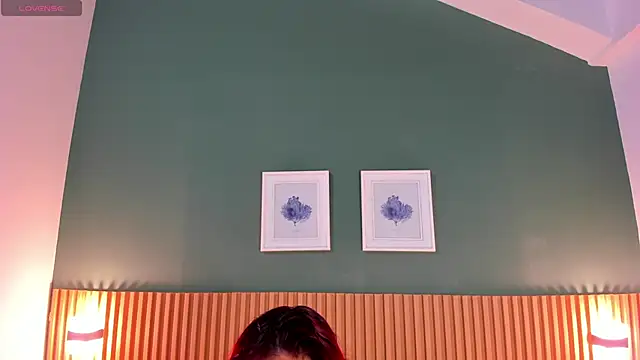  anavictoria  online show from January 8, 2025, 5:59 pm