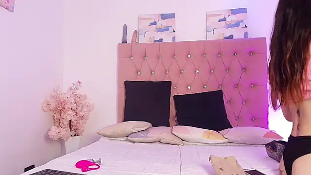 Tifanny Sweett online show from September 24, 2025, 1:58 pm