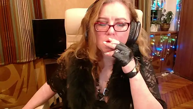 Snapshot of Miss_Tress chatting on April 10, 2026, 11:20 pm Miss Tress online show from April 10, 2026, 11:20 pm