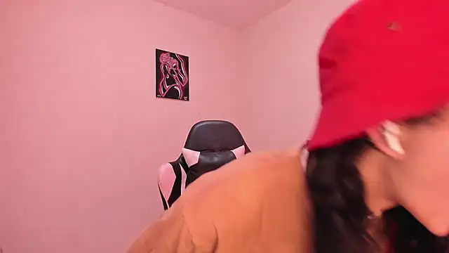 Snapshot of valent_27 chatting on February 13, 2026, 9:44 pm valent 27 online show from February 13, 2026, 9:44 pm