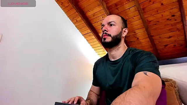 Snapshot of Tom_Bailey chatting on February 9, 2026, 12:42 pm Tom Bailey online show from February 9, 2026, 12:42 pm