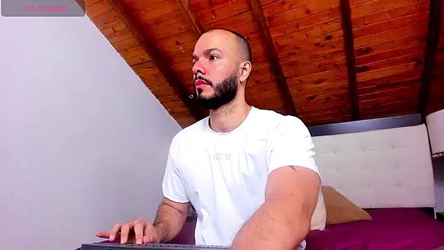 Snapshot of Tom_Bailey chatting on March 3, 2026, 12:44 pm Tom Bailey online show from March 3, 2026, 12:44 pm