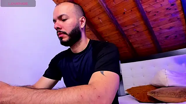 Snapshot of Tom_Bailey chatting on March 5, 2026, 12:45 pm Tom Bailey online show from March 5, 2026, 12:45 pm