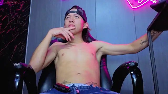 Snapshot of kevinbigcokc18 chatting on November 19, 2025, 5:29 am kevinbigcokc18 online show from November 19, 2025, 5:29 am