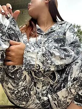 Snapshot of Emily_9xx chatting on October 25, 2025, 4:20 am Emily 9xx online show from October 25, 2025, 4:20 am