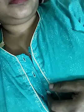 Snapshot of cuteyqueen chatting on December 7, 2024, 12:56 pm cuteyqueen online show from December 7, 2024, 12:56 pm