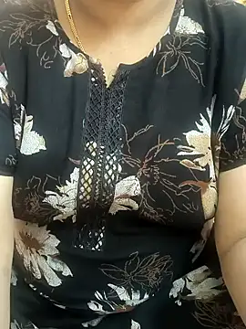 Snapshot of cuteyqueen chatting on December 19, 2024, 5:18 am cuteyqueen online show from December 19, 2024, 5:18 am