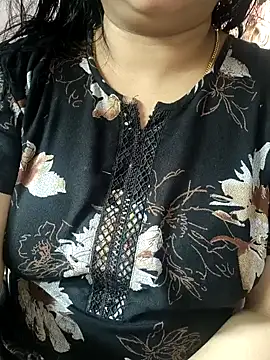 Snapshot of cuteyqueen chatting on January 15, 2025, 5:08 am cuteyqueen online show from January 15, 2025, 5:08 am