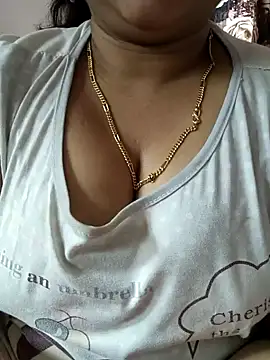 Snapshot of cuteyqueen chatting on January 16, 2025, 5:00 am cuteyqueen online show from January 16, 2025, 5:00 am