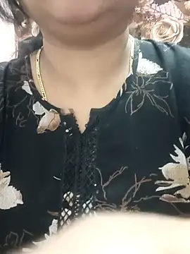 Snapshot of cuteyqueen chatting on January 28, 2025, 3:25 pm cuteyqueen online show from January 28, 2025, 3:25 pm