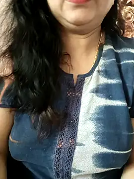 Snapshot of cuteyqueen chatting on March 7, 2025, 7:19 am cuteyqueen online show from March 7, 2025, 7:19 am