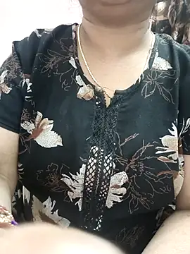 Snapshot of cuteyqueen chatting on March 11, 2025, 4:29 pm cuteyqueen online show from March 11, 2025, 4:29 pm