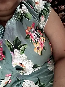 Snapshot of cuteyqueen chatting on March 23, 2025, 1:53 am cuteyqueen online show from March 23, 2025, 1:53 am