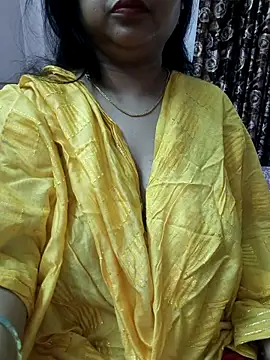 Snapshot of cuteyqueen chatting on October 6, 2025, 10:23 am cuteyqueen online show from October 6, 2025, 10:23 am