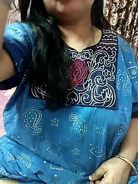 Snapshot of cuteyqueen chatting on October 7, 2025, 10:45 am cuteyqueen online show from October 7, 2025, 10:45 am