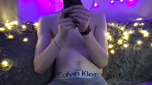 Snapshot of max_o_max42 chatting on February 24, 2025, 9:20 pm max o max42 online show from February 24, 2025, 9:20 pm