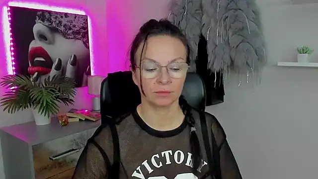 HelenLuxx online show from January 31, 2025, 6:46 am