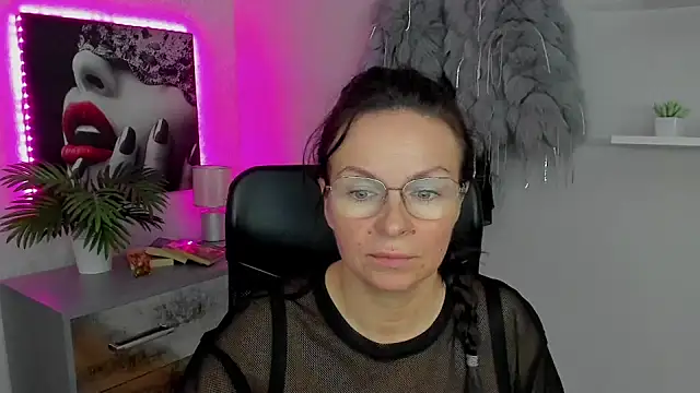 HelenLuxx online show from January 31, 2025, 10:20 am