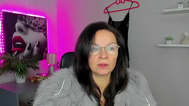 HelenLuxx online show from February 2, 2025, 7:41 am