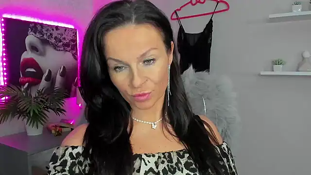 HelenLuxx online show from February 2, 2025, 10:46 am