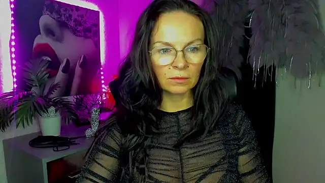 HelenLuxx online show from February 15, 2026, 7:32 pm