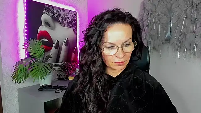 HelenLuxx online show from April 23, 2026, 3:14 pm