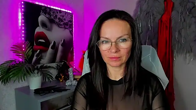 HelenLuxx online show from April 29, 2026, 5:30 pm