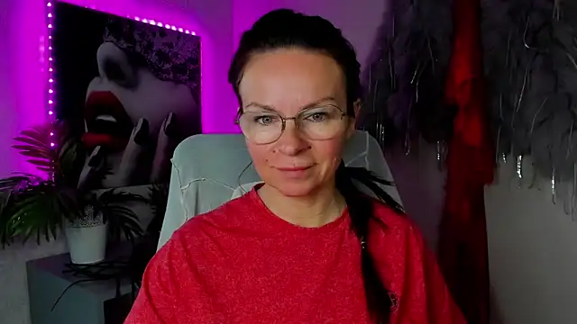 HelenLuxx online show from May 2, 2026, 6:29 am