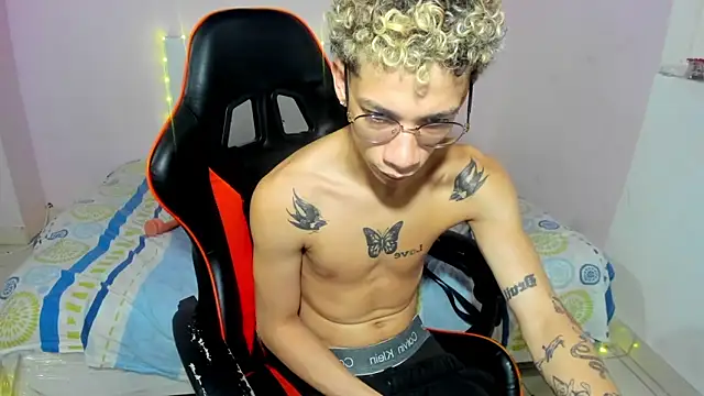 Snapshot of mateodeamjo chatting on November 4, 2025, 7:40 am mateodeamjo online show from November 4, 2025, 7:40 am