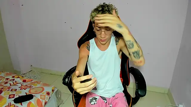 Snapshot of mateodeamjo chatting on November 9, 2025, 8:23 am mateodeamjo online show from November 9, 2025, 8:23 am