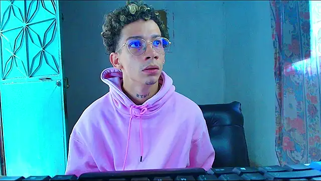 Snapshot of mateodeamjo chatting on February 11, 2026, 12:43 pm mateodeamjo online show from February 11, 2026, 12:43 pm