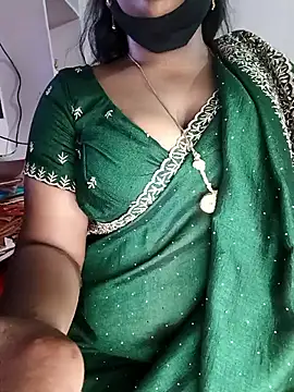 Snapshot of louise92 chatting on May 16, 2026, 7:01 pm louise92 online show from May 16, 2026, 7:01 pm