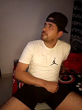 Snapshot of Joselatino23 chatting on October 17, 2025, 5:10 am Joselatino23 online show from October 17, 2025, 5:10 am